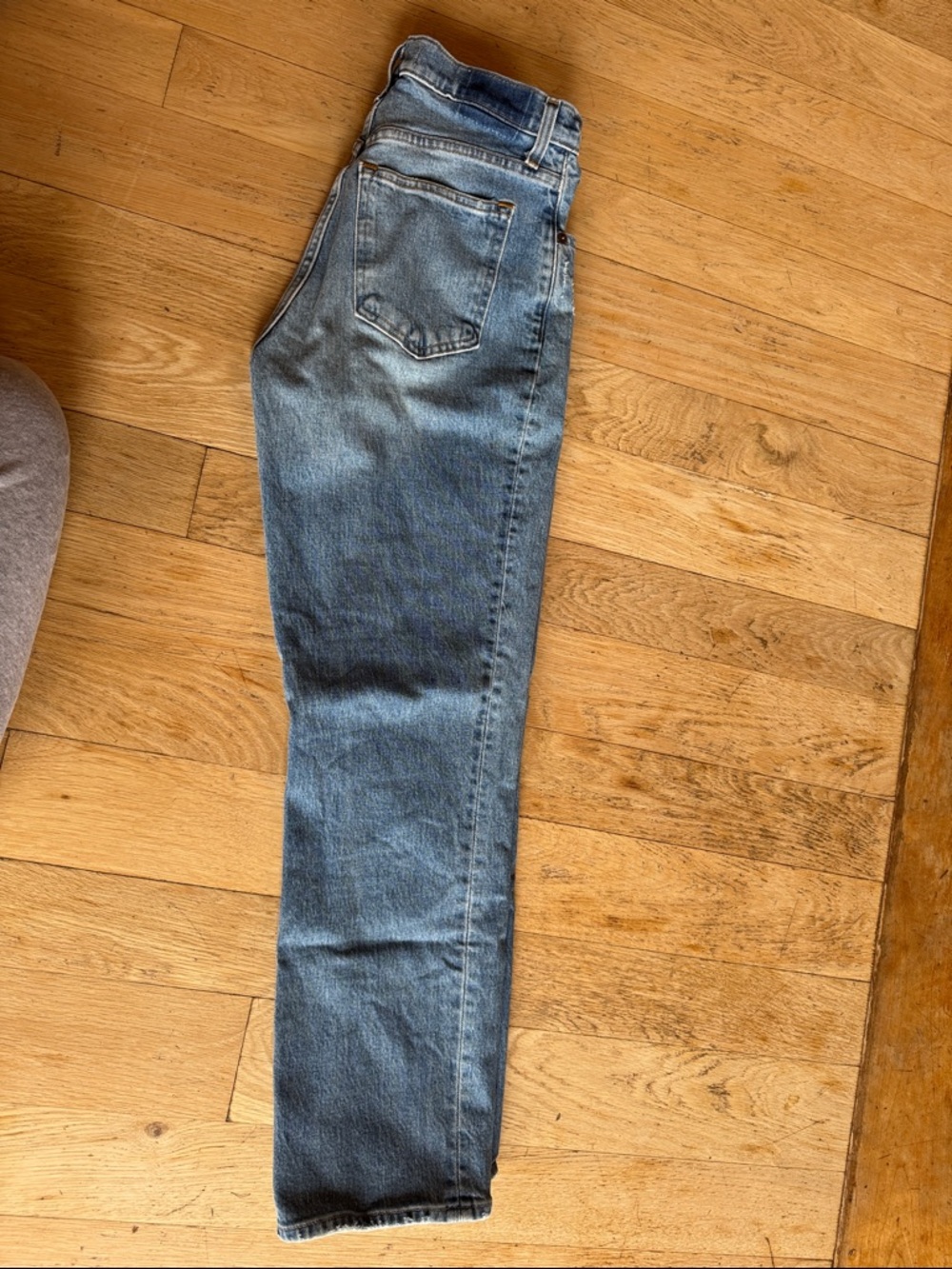 ABERCROMBIE CURVE LOVE 90s straight ultra high rise. Size 4/27